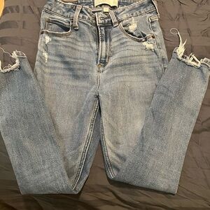 Abercrombie & Fitch women’s ripped denim skinny jeans size 00 perfect, stylish